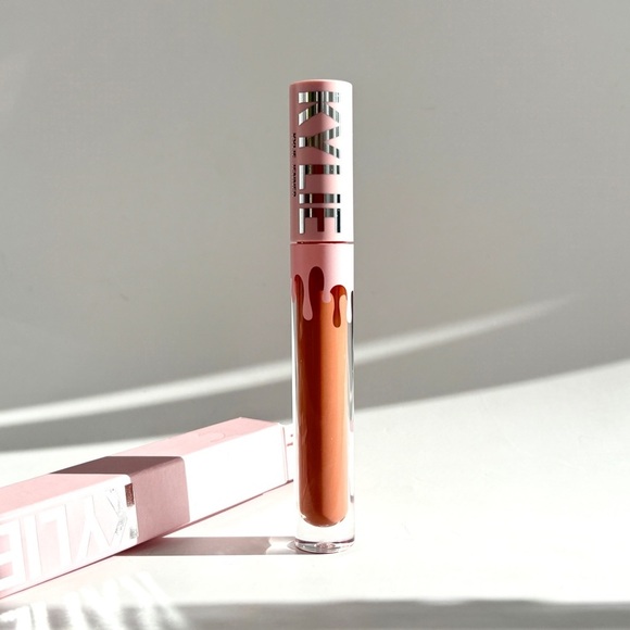 NWT Kylie Cosmetics Matte Liquid Lipstick - color 707 - KHLO$ - Picture 10 of 11
